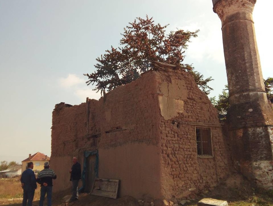 Запалена џамија во прилепско стара 350 години, ИВЗ се сомнева во подметнат пожар
