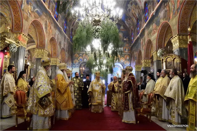 Црквите во Грција пред Велигден затворени за верниците