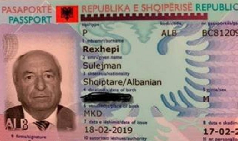 Поглаварот на ИВЗ доби албански пасош