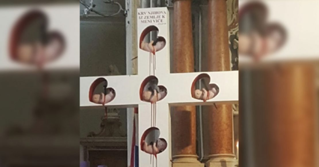 Фетуси што крвават на крст во хрватска црква