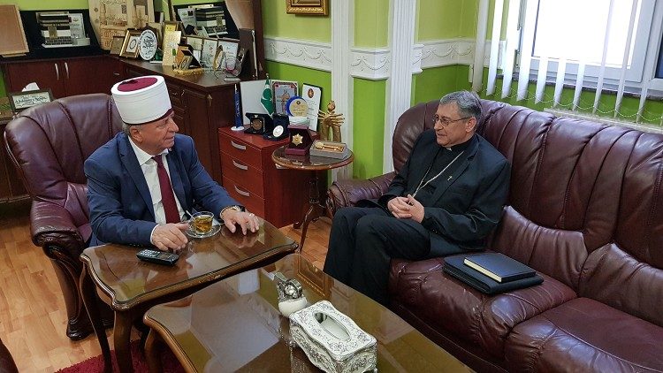 Бискупот Стојанов оствари средби со поглаварите на ИВЗ и МПЦ