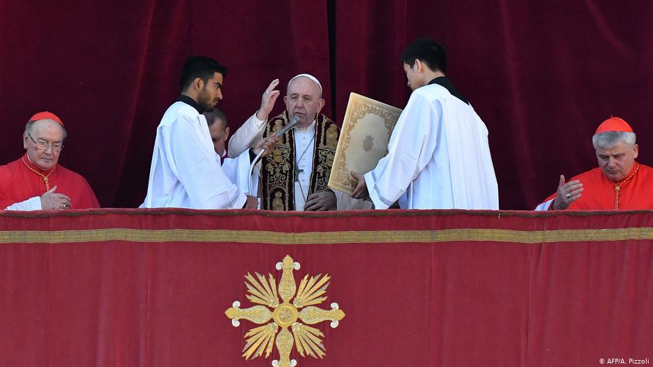Папата ја осуди неправедноста кон мигрантите и апелираше за мир во светот