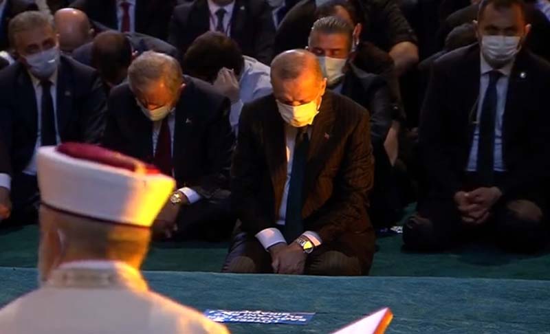 Зошто Ердоган реши токму денеска да влезе и да се моли во Аја Софија?