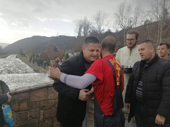 Во Каменица светиот крст во рацете на Игор Маринковски