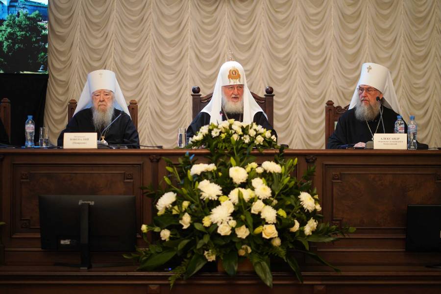 Руската црква е решена да се пресмета со Вселенската патријаршија – документот кој го води Православието во трајна поделба